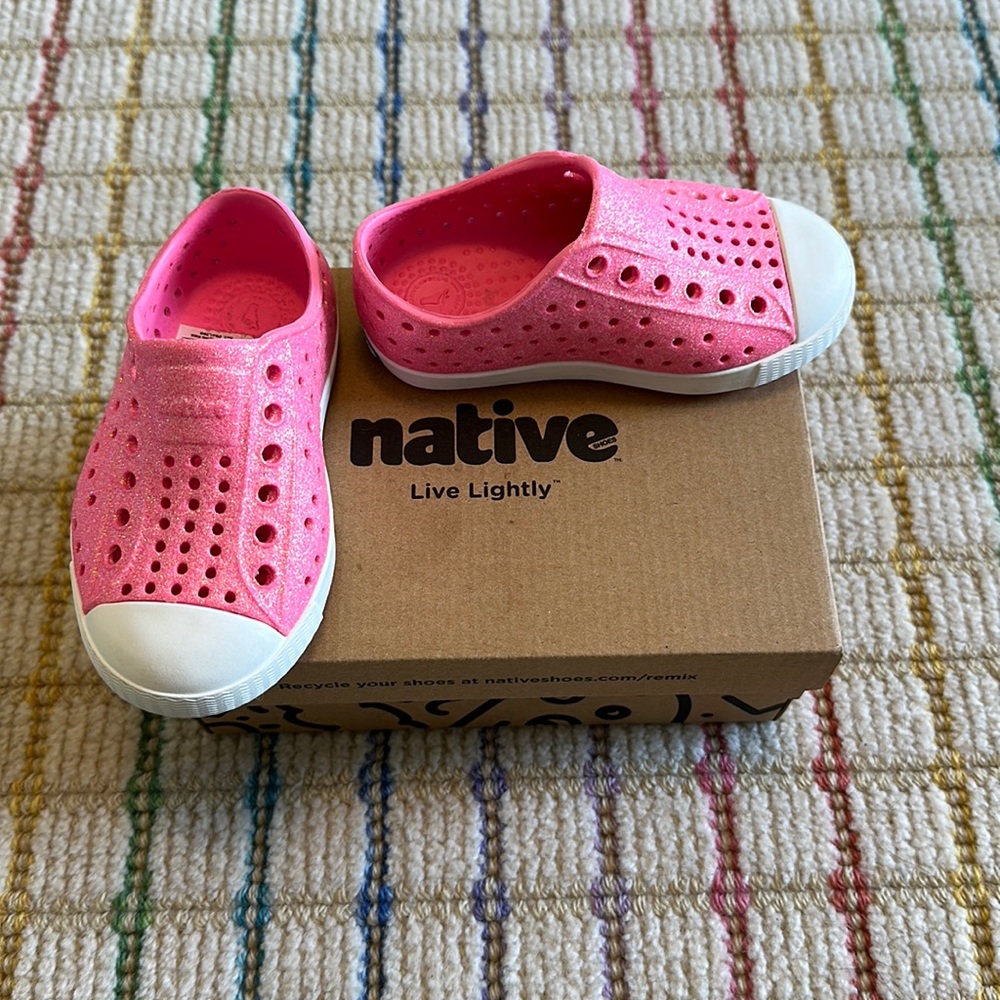 Native Jefferson pink glitter shoes, size C6. Never worn with box!